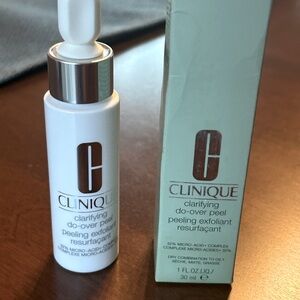 CLINIQUE Clarifying Do-Over Peel